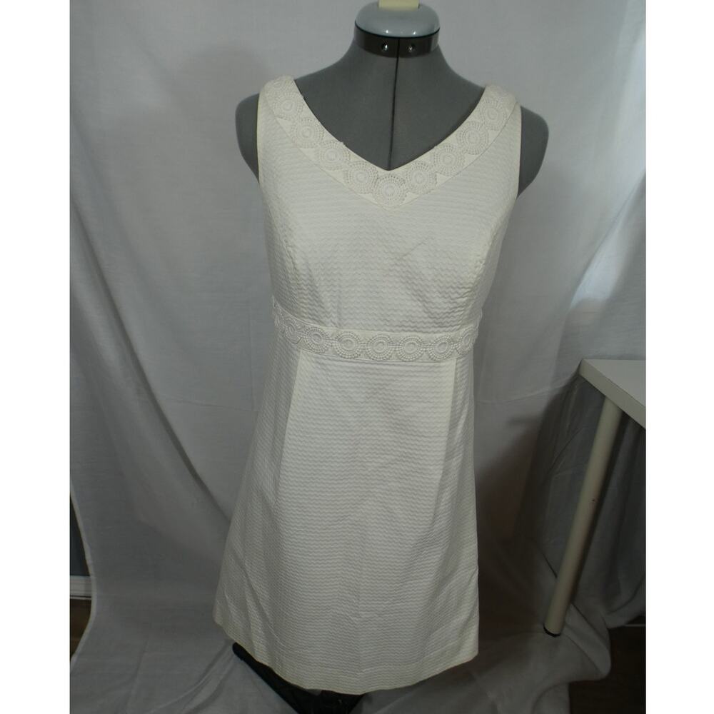 Lilly Pulitzer Size 4 Ivory Sheath Dress Zipper Closure Sleeveless Chevron Lace